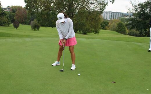 Karien Alberts aims for the hole