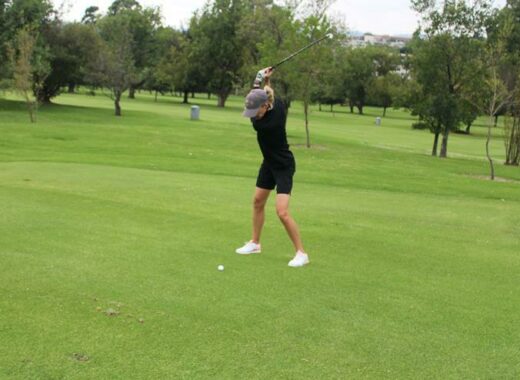 Jeanne Stravino prepares to tee off.