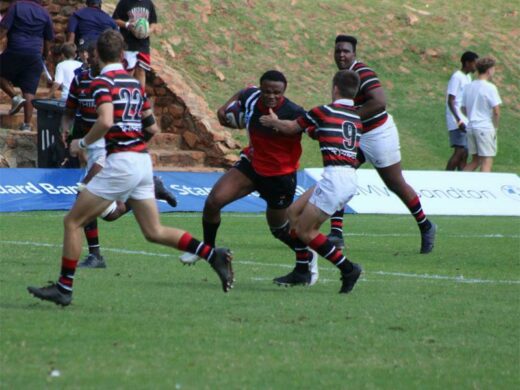 Simphiwe Khumalo secures the ball