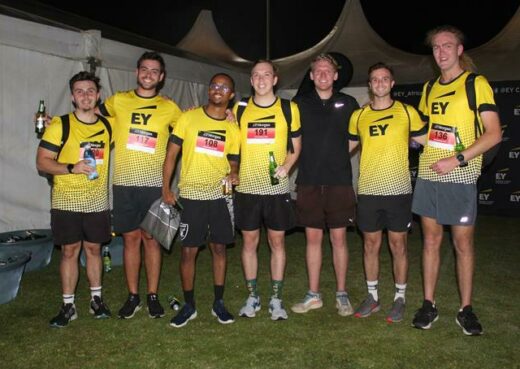 Working together makes the team work as the EY team tackles the J.P. Morgan race. 