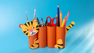Transform a toilet roll into an animal pen holder