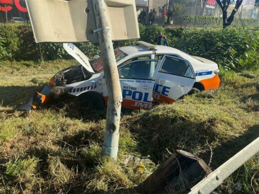 The JMPD vehicle crashed into a steel barrier on the M1 South.