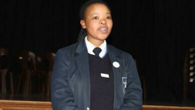 Lethiwe Tshabalala introduces the next junior public speaker. Photo: Asanda Matlhare