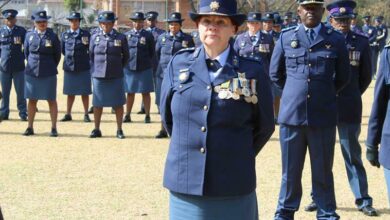 Colonel Marry Kotze receives her 40 years of service medal.