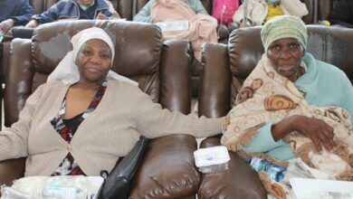 Cervical cancer patient Feleni Mwelase and breast cancer patient Elizabeth Mahlangu receive their chemotherapy. Photo: Asanda Matlhare