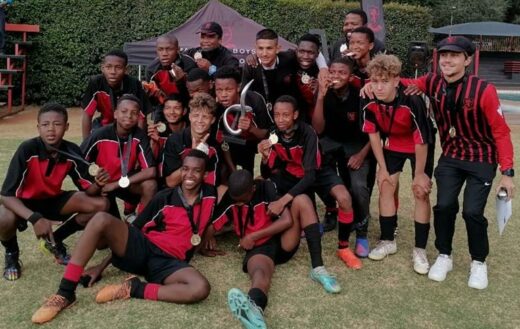 The victorious Parktown U14A team and coaching staff proudly display their Gold Medals after their 2-0 win over Jeppe Boys in the tournament final.