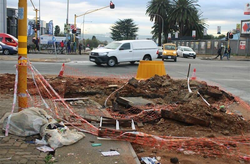 Johannesburg Water is aware of the Louis Botha Avenue and Corlett Drive excavation, but as there is still a leak in the sleeve pipe, further investigation is needed before it can be backfilled.