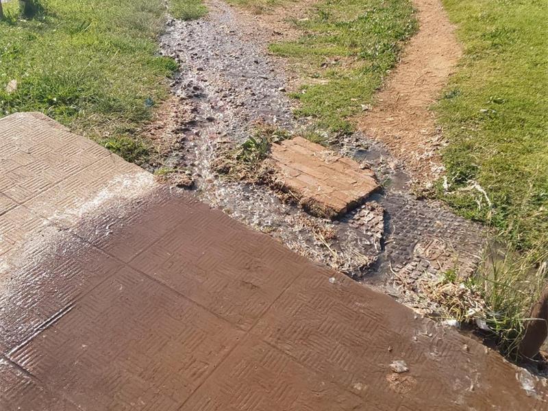 Residents have been battling a persistent sewage overflow on Oxford Road for over 3 months, raising serious health concerns. Despite multiple repair attempts, JW’s delayed investigation leaves the community searching for answers.