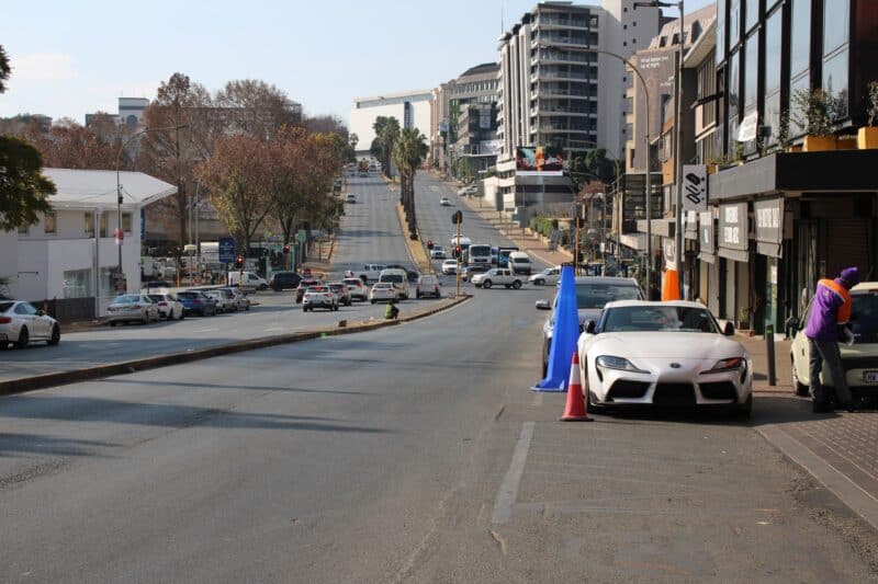 A video of a chaotic brawl outside Relish in Parkwood has gone viral, sparking a police investigation and public outcry over illegal drag racing and reckless behaviour.