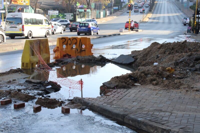A leaking pipe and a large hole on Jan Smuts Avenue in Parkwood have been left unattended for weeks, putting pedestrians and motorists at risk.
