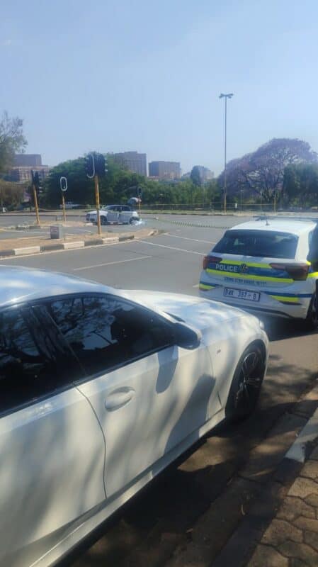 A violent shootout between police, security officers, and suspected criminals has left three dead.