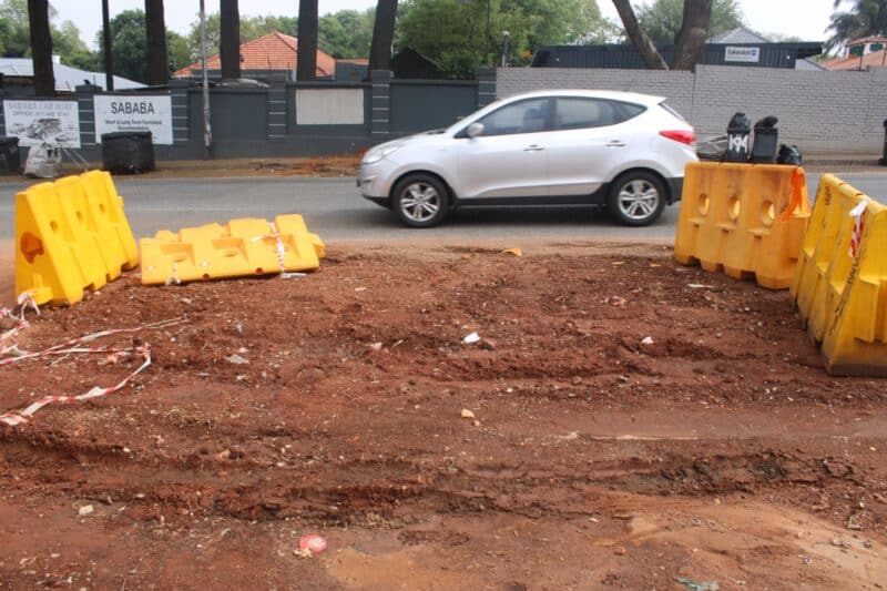 Barricaded site that causes traffic on Corlett Drive on October 21, 2025. Photo: Asanda Matlhare