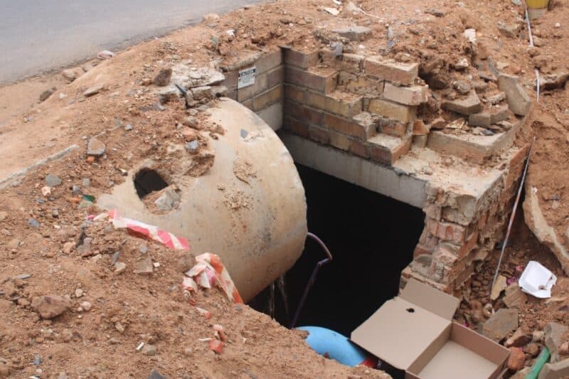 The stalling repairment of the 362 Jan Smuts Avenue excavation is due to a pipe burst.