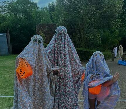 Not even the rain could spook Joburgers away, as thousands of families turned the Johannesburg Zoo into a magical world of monsters, laughter, and memories at this year’s Halloween spectacular.