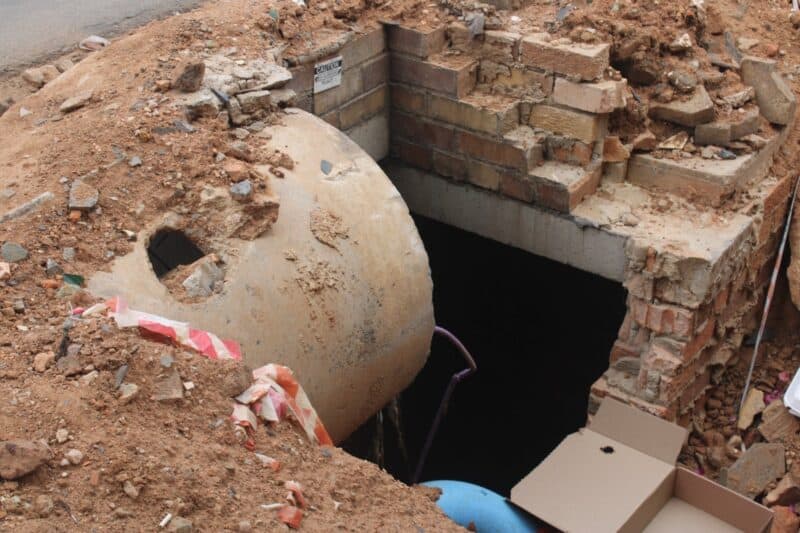 The source of the water running down Jan Smuts Avenue has been confirmed to be run-off from a blocked storm water drain, so says JW.