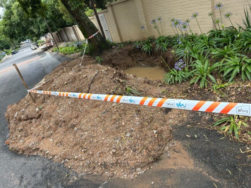 After we reached out to Johannesburg Water about the flooded excavation on Alexandra Avenue in Craighall, we were told it will be looked into. Now, we wait to see if any work is actually done.