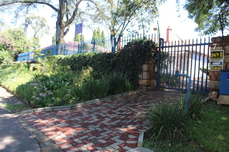 Johannesburg Water’s Commando system is mostly supplying adequately, and one reservoir is supplying with poor pressure.