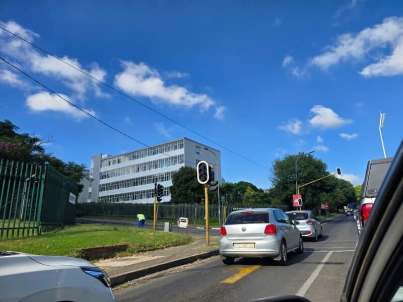 Motorists using a busy Fairways intersection are experiencing continued delays after traffic lights remained out of order for several weeks.