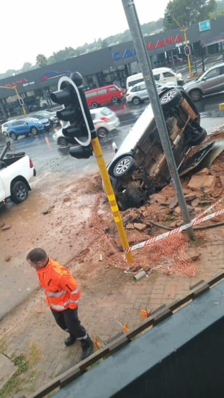The continued argument between City Power and Johannesburg Water about the excavation on Rothesay and Jan Smuts avenues in Craighall has led to a car plunging into the hole, leading to further calls for the resolution to come sooner rather than later.