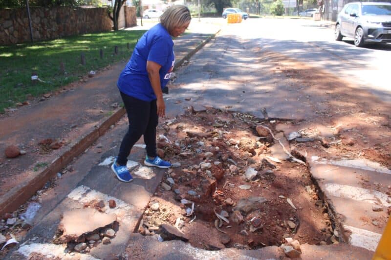 After two months North Street is finally seeing action, as JRA says there is a possibility that Johannesburg Water’s pipe is still under strain resulting in the sinking road section.