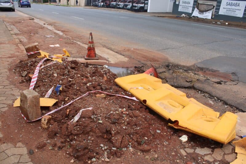 The turnaround time for JRA to respond to pothole inquiries is 30 days.