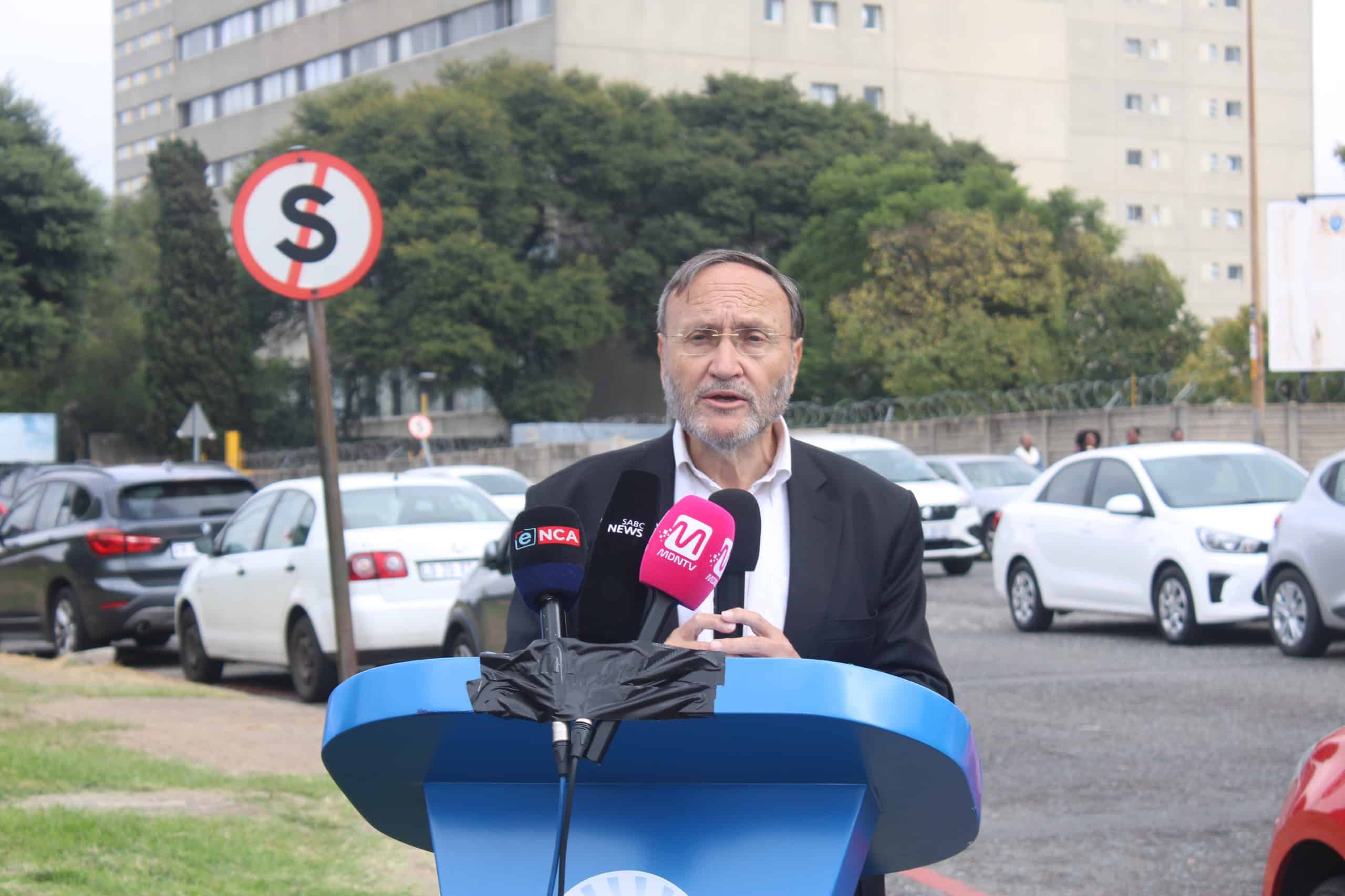 Gauteng shadow health MEC climbs into Charlotte Maxeke Academic Johannesburg Hospital for alleged high death rate in cardiothoracic department