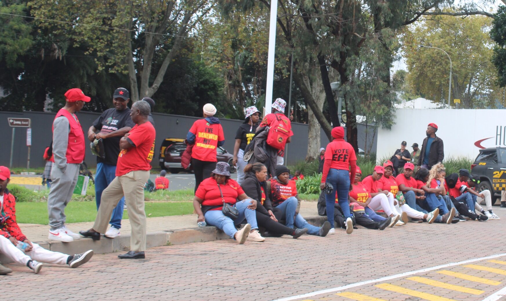 EFF pickets in solidarity with Houghton Golf Club member and the people of Palestine
