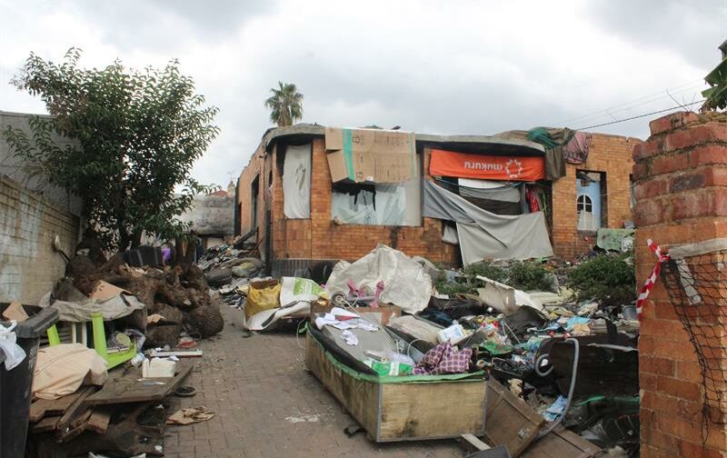 DESCRIPTION: The dilapidated house on the corner of 6th Avenue and 7th Street in Orange Grove on April 27, 2026. Photo: Asanda Matlhare