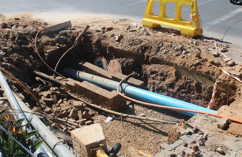 A new water pipe has been installed at the Jan Smuts and Rothesay avenues excavation on May 2, 2026. Photo: Asanda Matlhare