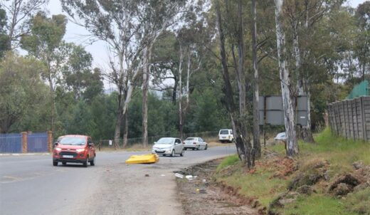 Motorists driving into oncoming traffic on Modderfontein Road in Sandringham on June 23, 2026. Photo: Asanda Matlhare