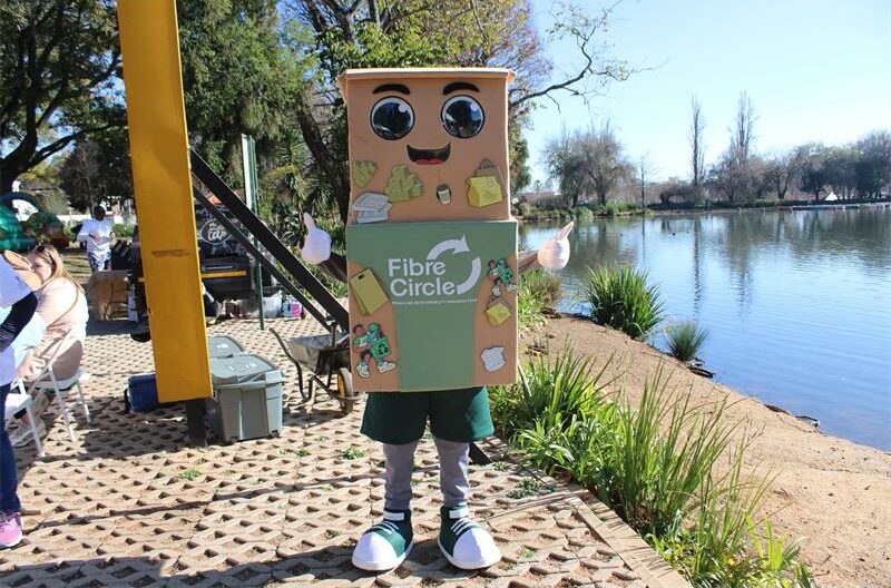 Fibre Circle mascot encourages people to recycle at Zoo Lake on July 18, 2026. Photo: Asanda Matlhare