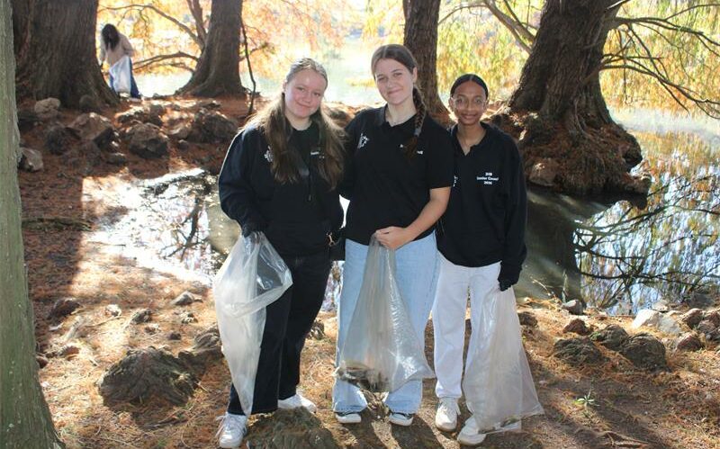 Mairahl Rahl, Kaitlyn Robinson, and Alexana Sarup prepare to clean-up Zoo Lake on July 18, 2026. Photo: Asanda Matlhare