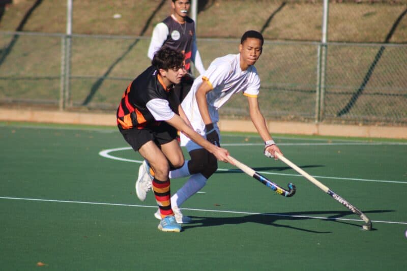 Wanderers Hockey Club men’s B team battled through penalty cards, noisy sidelines, and relentless opposition to secure a 5–3 win over CBC Boksburg in Illovo – a result that keeps their top four season hopes alive.
