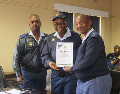 Bramley SAPS station commander Colonel Chetty and Lieutenant Colonel Thapelo Molepo present a certificate to Warrant Officer Ledwaba on July 29. Photo: Thato Modopi