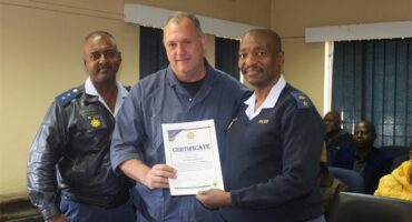 Bramley SAPS station commander Colonel Chetty and Lieutenant Colonel Thapelo Molepo present Warrant Officer Jacques De Jager with a certificate of recognition for his hard work on July 29. Photo