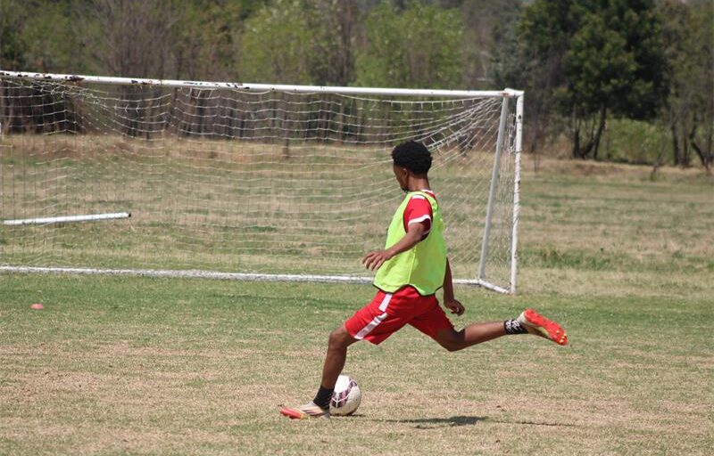Risinati Marhanele kicks a shot on September 11, 2026. Photo: Asanda Matlhare