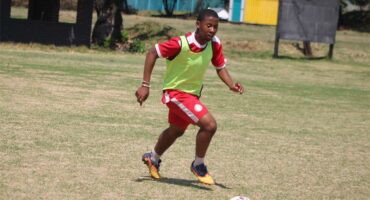 Dannyboy Mpjatona passes the ball on September 11, 2026. Photo: Asanda Matlhare