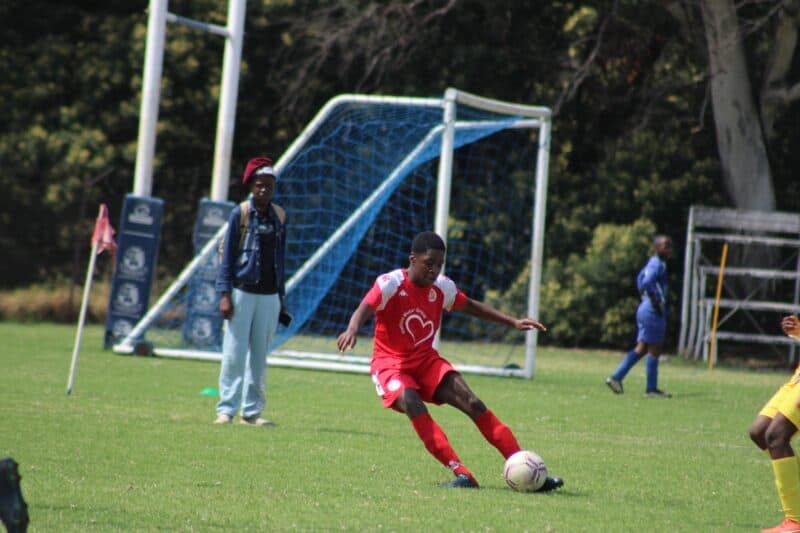 U14 Highlands Park player, Jerry Chikwendu makes a pass on September 20, 2026. Photo: Asanda Matlhare.