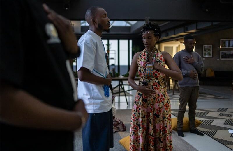 Kamohelo Mahlatsi takes notes from Mantala Nkoatse at the workshop in Rosebank. Photo: Supplied