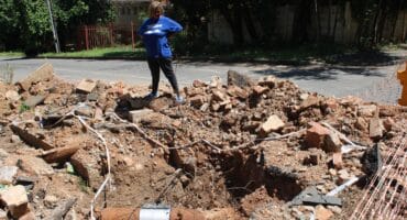 Ward 74 councillor Belinda Echeozonjoku stands on the dangerous excavation on the corner of 28 Junction Road in Bramley on October 13, 2026. Photo: Asanda Matlhare