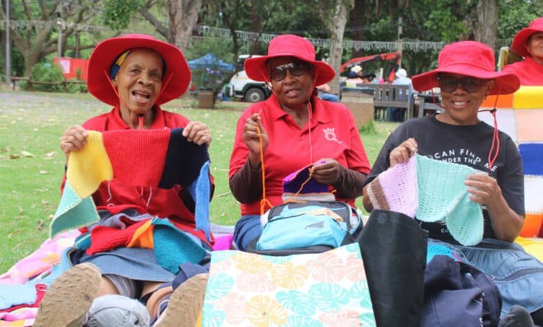 Mogapi Mphahlele, Patricia Mphephu and Onica Mkhwanazi crochet squares on October 27, 2026. Photo: Asanda Matlhare