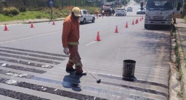 The Johannesburg Roads Agency team installs rumble strips on Johannesburg Road in August 2026. Photo: Supplied