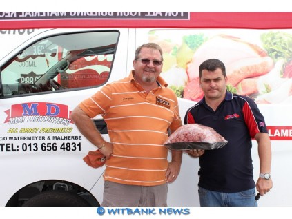 Jurgens Hayden (Isazi Engineering and Mining Supplies) with Ivo Do Poco from Meat Discounter, who kindly donated wors for the hungry Fix-a-pothole team.