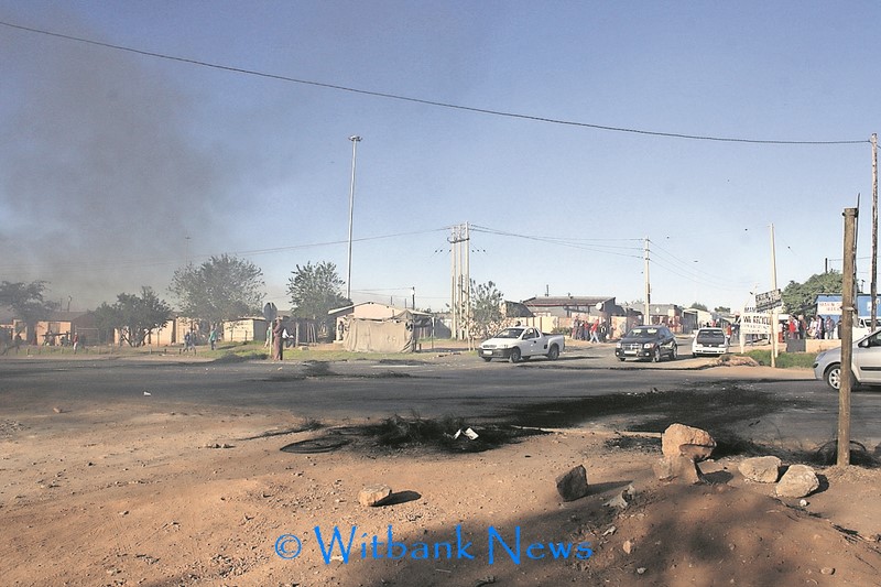 The communities of KwaGuqa and Hlalanikahle are not happy with Operation Hlasela. They protested by burning tyres and preventing people from going to and from work earlier this week.
