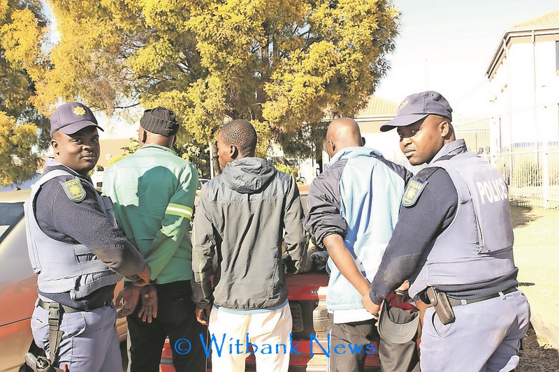 Three suspects were arrested when dagga was discovered in a vehicle they were travelling in. Arresting them are Const Michael Ngobeni and Const Happy Mahlangu.