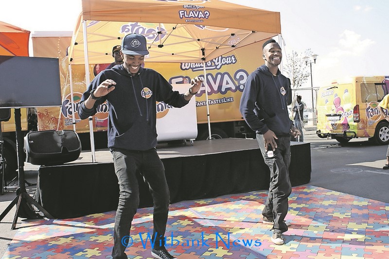 The Whatsyourflava #Fantatasteslike road show dancers showing how it is done on the dance floor.