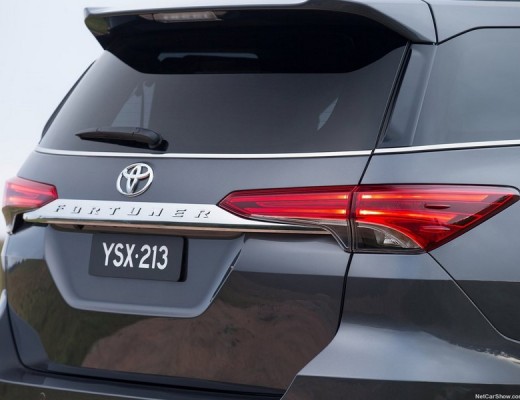 Toyota-Fortuner_2016_1024x768_wallpaper_13