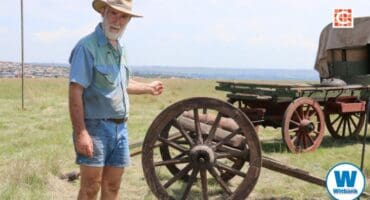 Witbank Geloftefees – Johan Greyling by een van die kanonne.