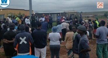 Community members attending the engagement meeting at Sakhile Section (Iraq).