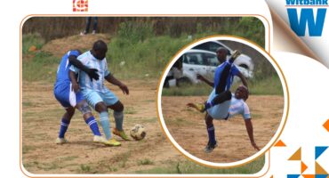Left: Thandisizwe Jakada from Maredi United and Jerry Mahlangu from Vithiza Legends. Right: Bongikile Dlodlo from Maredi United and Dumisani Sulubane from Vithiza Legends.